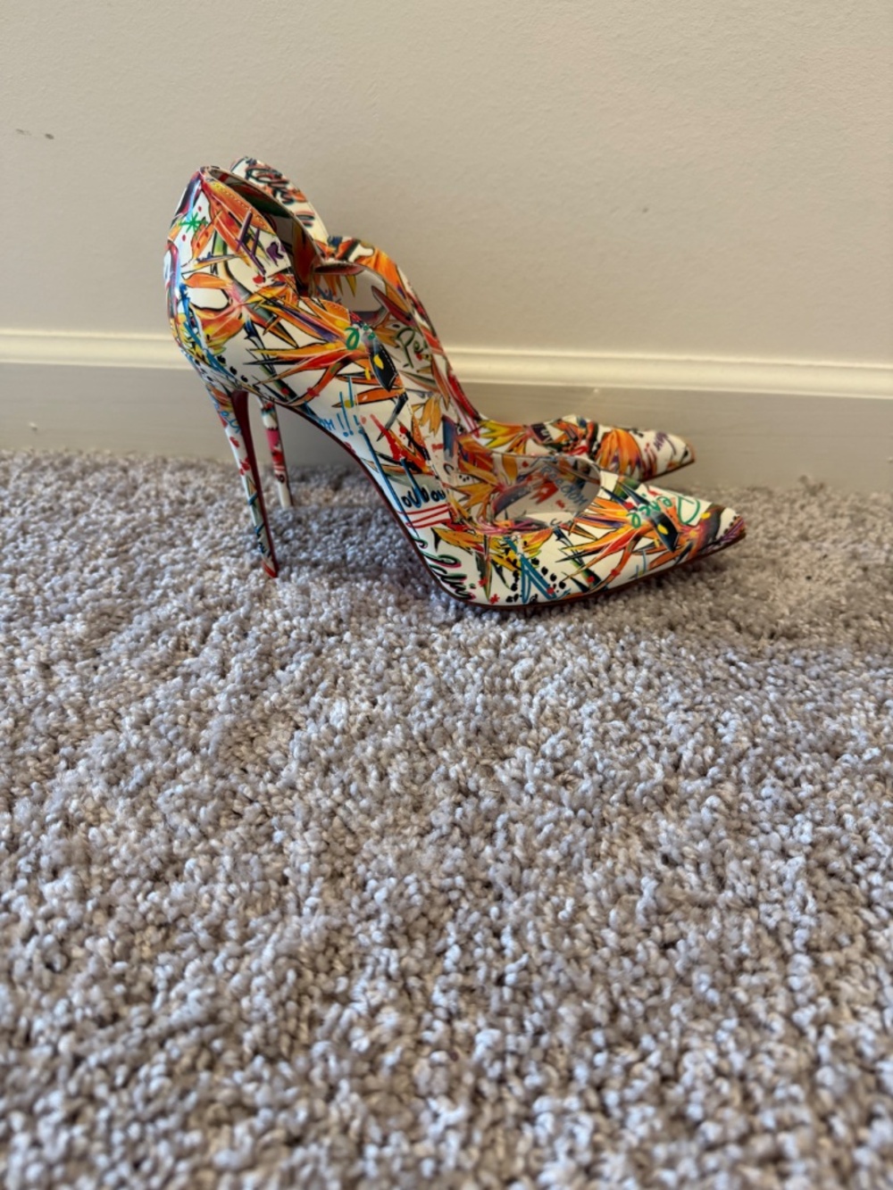 Christian Louboutin - Picture 4 of 6